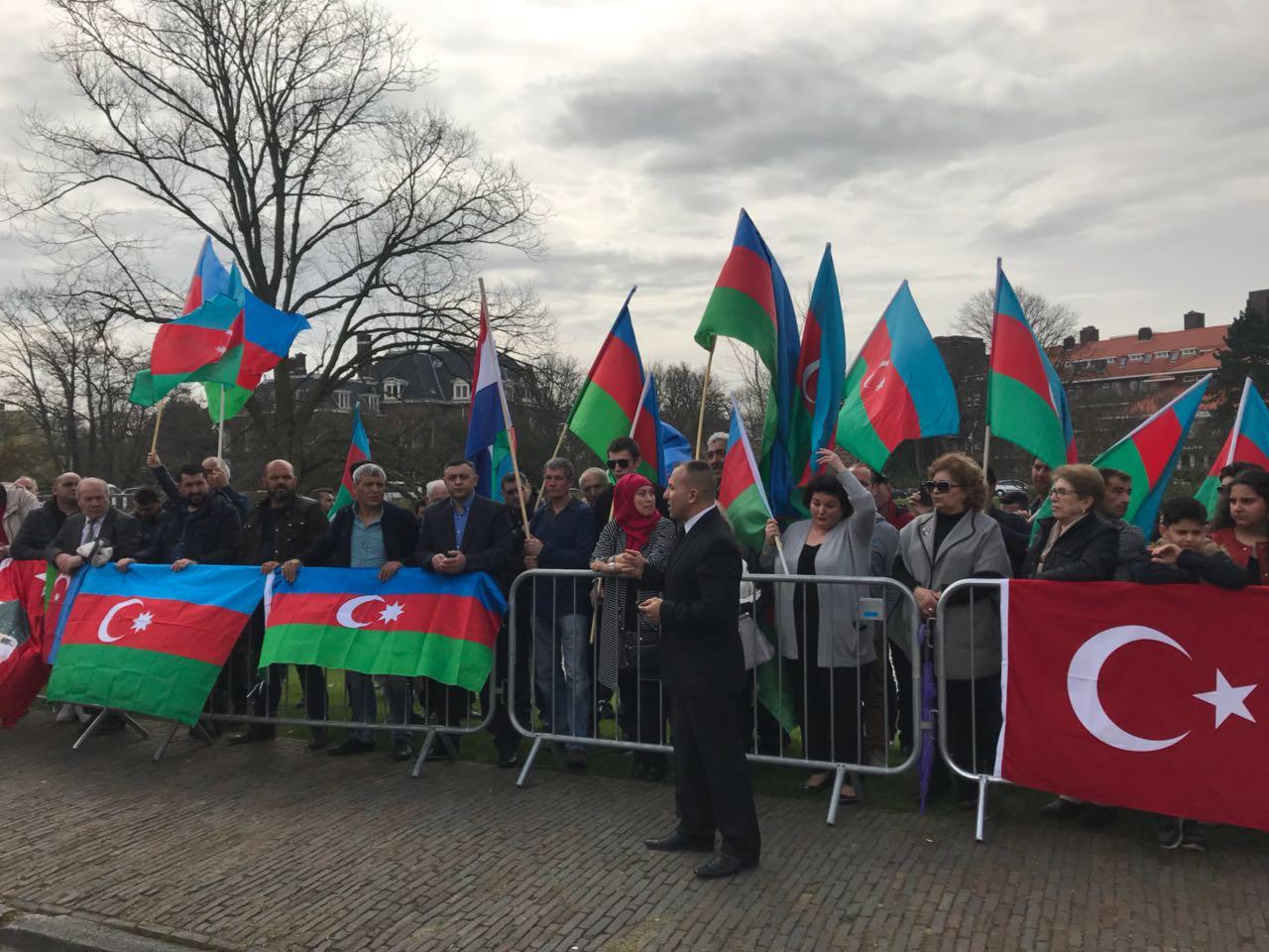 В Гааге прошла акция солидарности азербайджанцев (ФОТО)