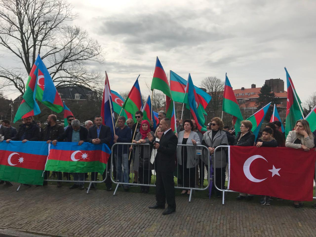 В Гааге прошла акция солидарности азербайджанцев (ФОТО)