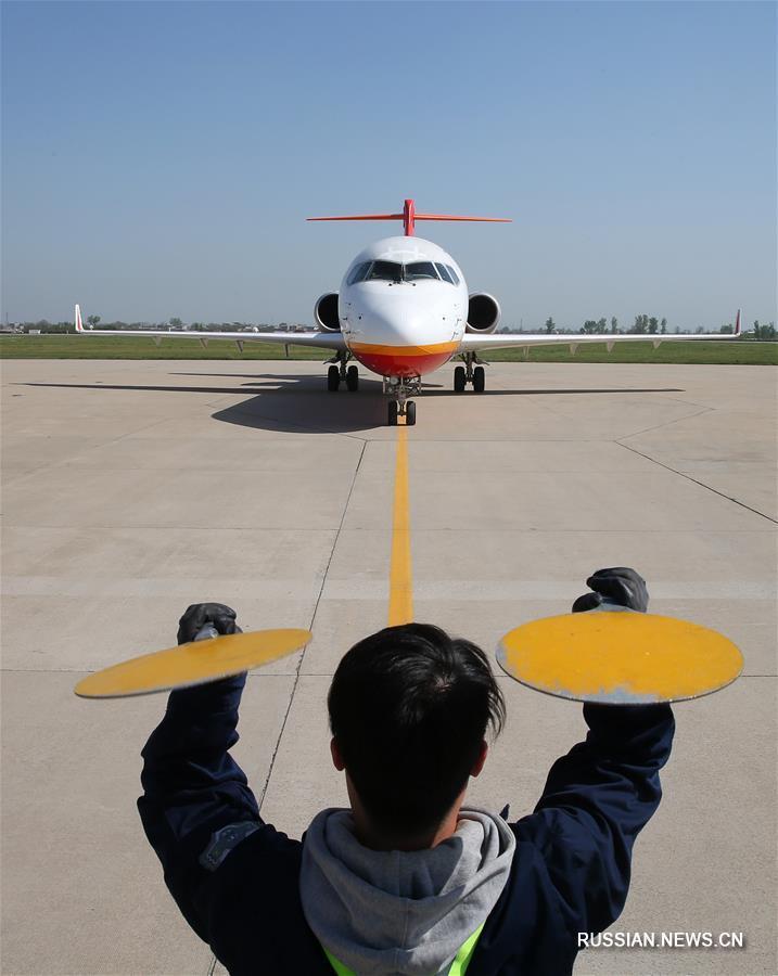 Китайский пассажирский самолет ARJ21-700 завершил испытательные полеты (ФОТО)