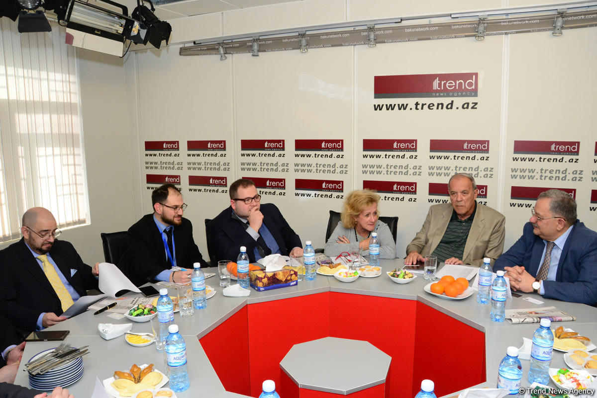 Trend news agency holds meeting with foreign journalists covering presidential election in Azerbaijan (PHOTO)
