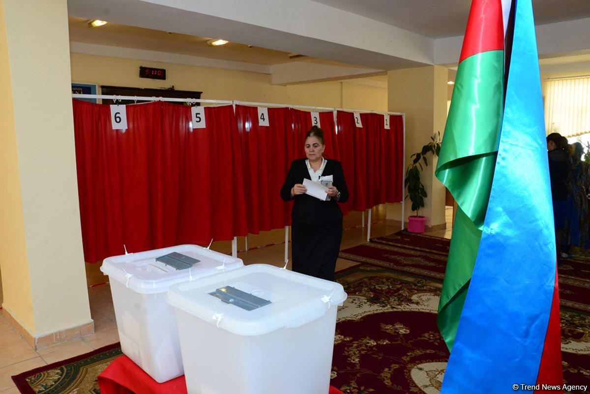 Даже в самых отдаленных избирательных участках на президентских выборах в Азербайджане наблюдалась высокая явка - Центр