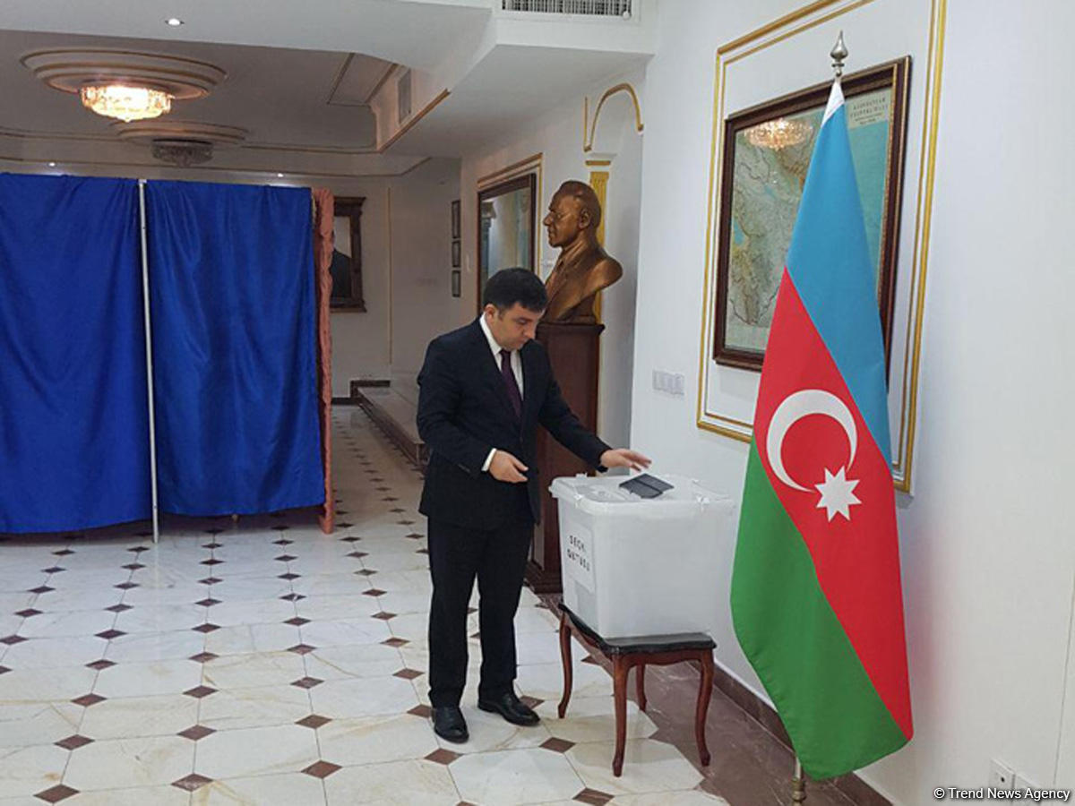 Voting begins on time at Azerbaijani embassy in Iran (PHOTO)