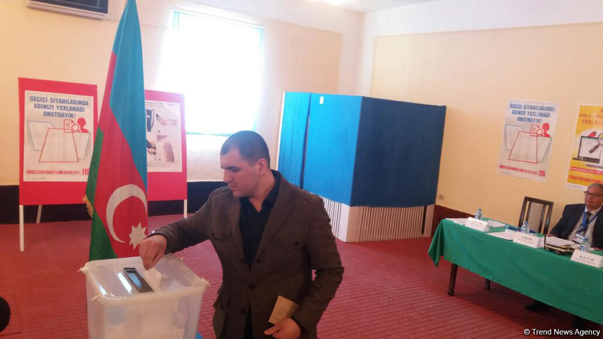 В исправительных учреждениях  проходит голосование на президентских выборах в Азербайджане (ФОТО)