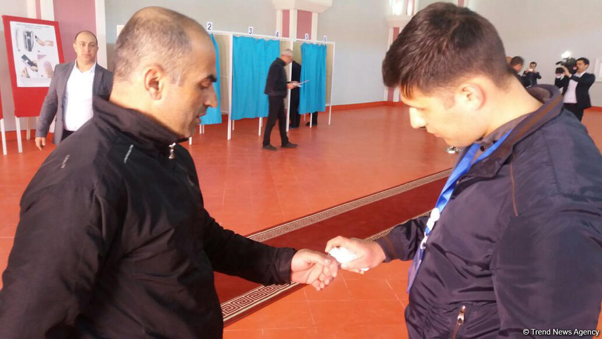 В ходе президентских выборов в Азербайджане продолжается голосование в исправительном учреждении №17 (ФОТО)