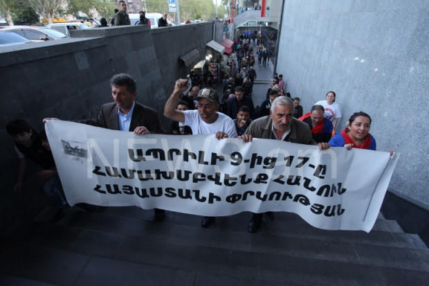 В Ереване проходит акция протеста против кандидатуры Сержа Саргсяна на пост премьера (ФОТО)
