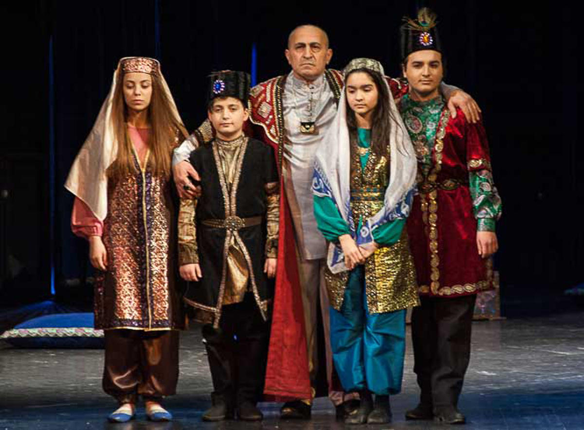 Akademik Milli Dram Teatrında “Şah Qacar” tamaşası növbəti dəfə nümayiş olunacaq (FOTO)