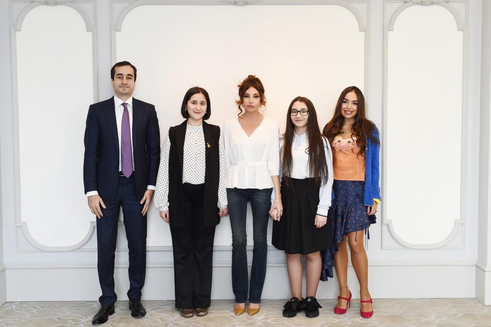 Первый вице-президент Мехрибан Алиева встретилась с юными изобретателями (ФОТО)