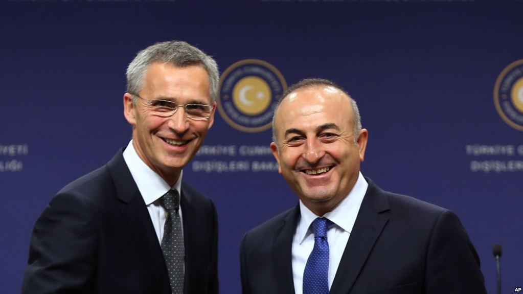 Глава МИД Турции провел телефонный разговор с генсеком НАТО