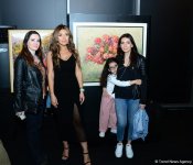 В Port Baku Mall открылась выставка 18 талантливых женщин-художниц "Вечная сила цвета" (ФОТО)