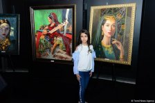 В Port Baku Mall открылась выставка 18 талантливых женщин-художниц "Вечная сила цвета" (ФОТО)