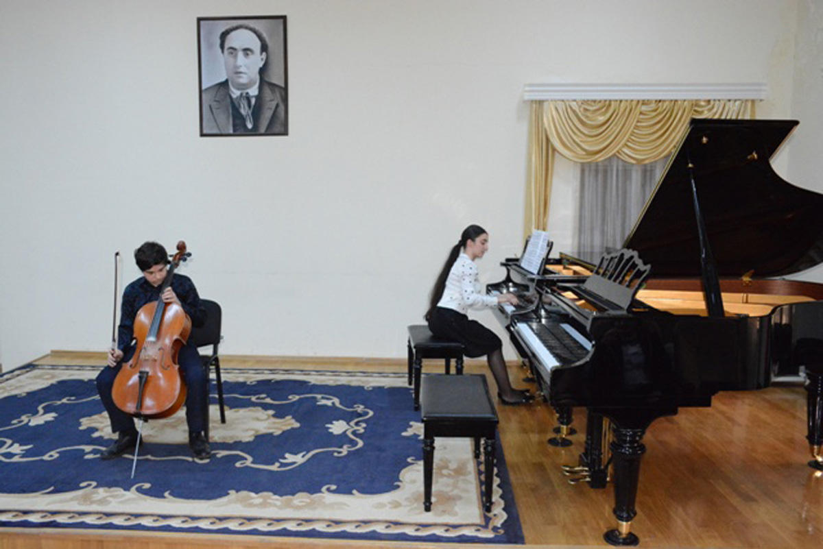Xalq Cümhuriyyətinin 100 illiyinə həsr olunmuş konsert keçirilib (FOTO) - Gallery Image