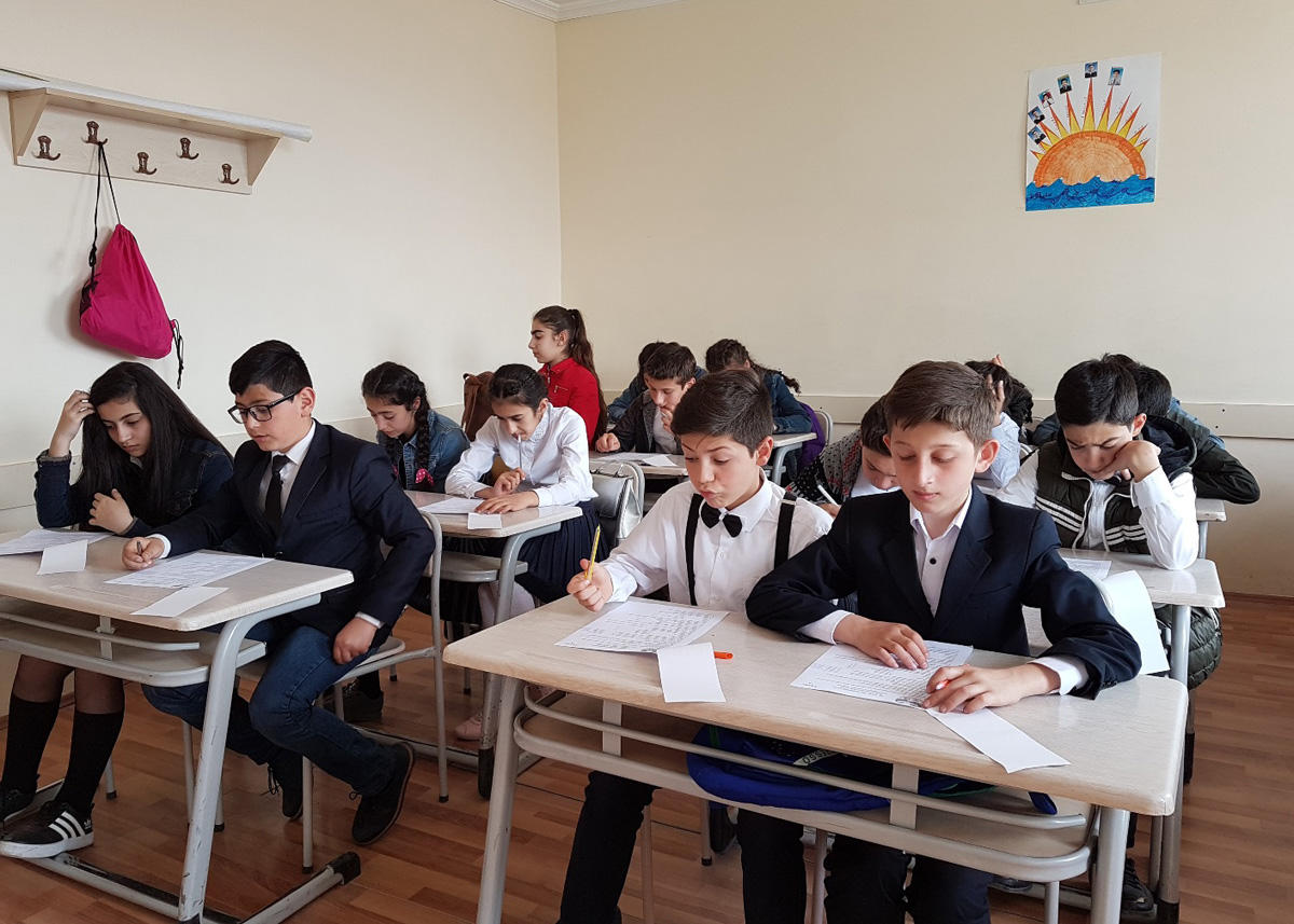 Туры Олимпиады по русскому языку и литературе объединили 48 азербайджанских школ (ФОТО)