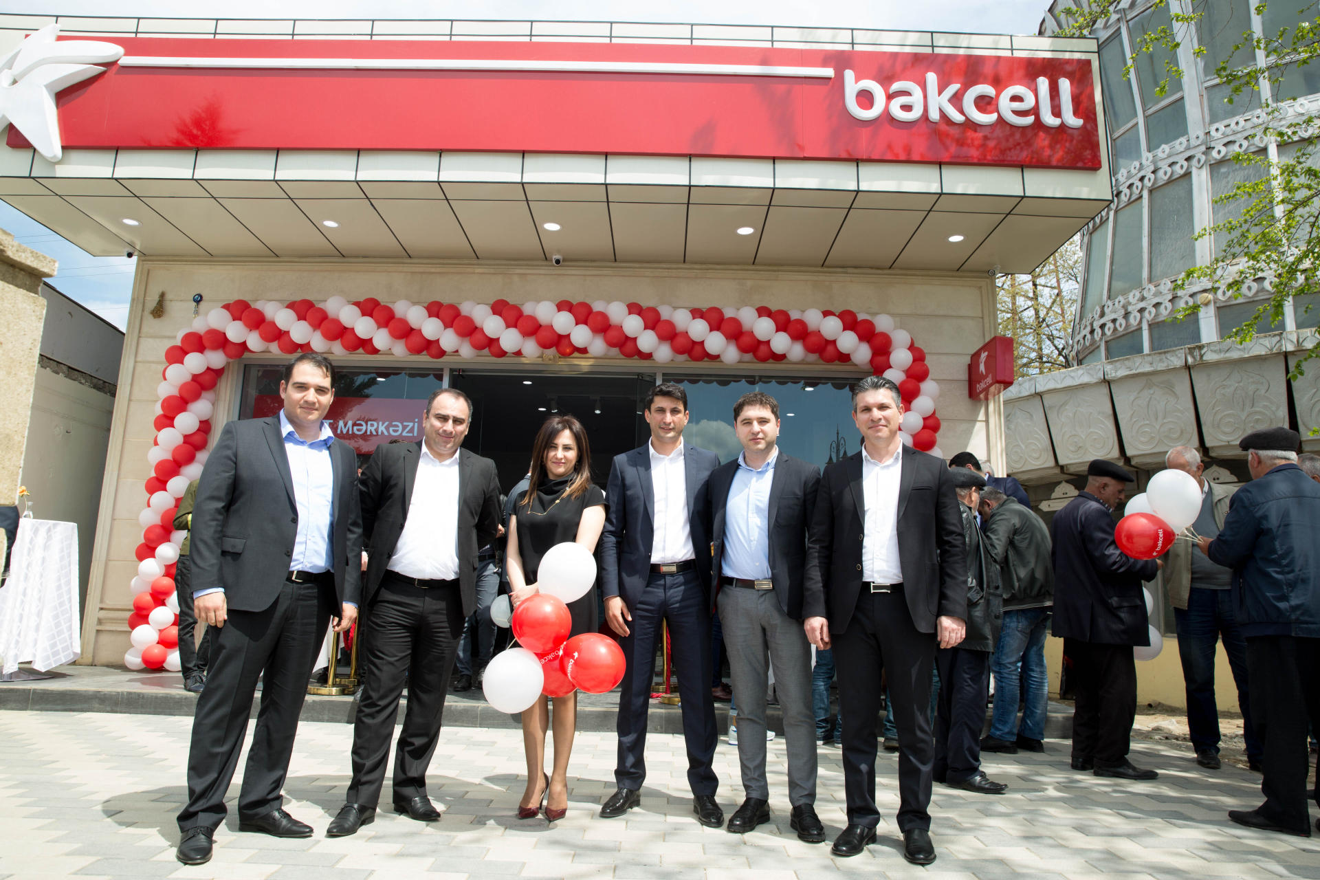 В Джалилабаде открылся инновационный сервисный центр и магазин Bakcell (ФОТО)