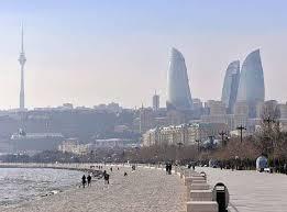 В некоторых частях Баку содержание пыли в воздухе превышает норму