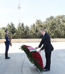 President Ilham Aliyev, family members visit grave of National Leader Heydar Aliyev and Alley of Martyrs (PHOTO)