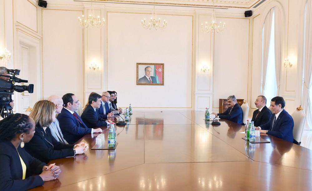 Президент Ильхам Алиев принял делегацию Международного бюро выставок (ФОТО) (версия 2)