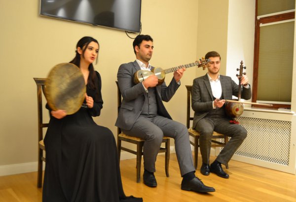 Музыку немецких классиков исполнили на народных азербайджанских инструментах (ФОТО)