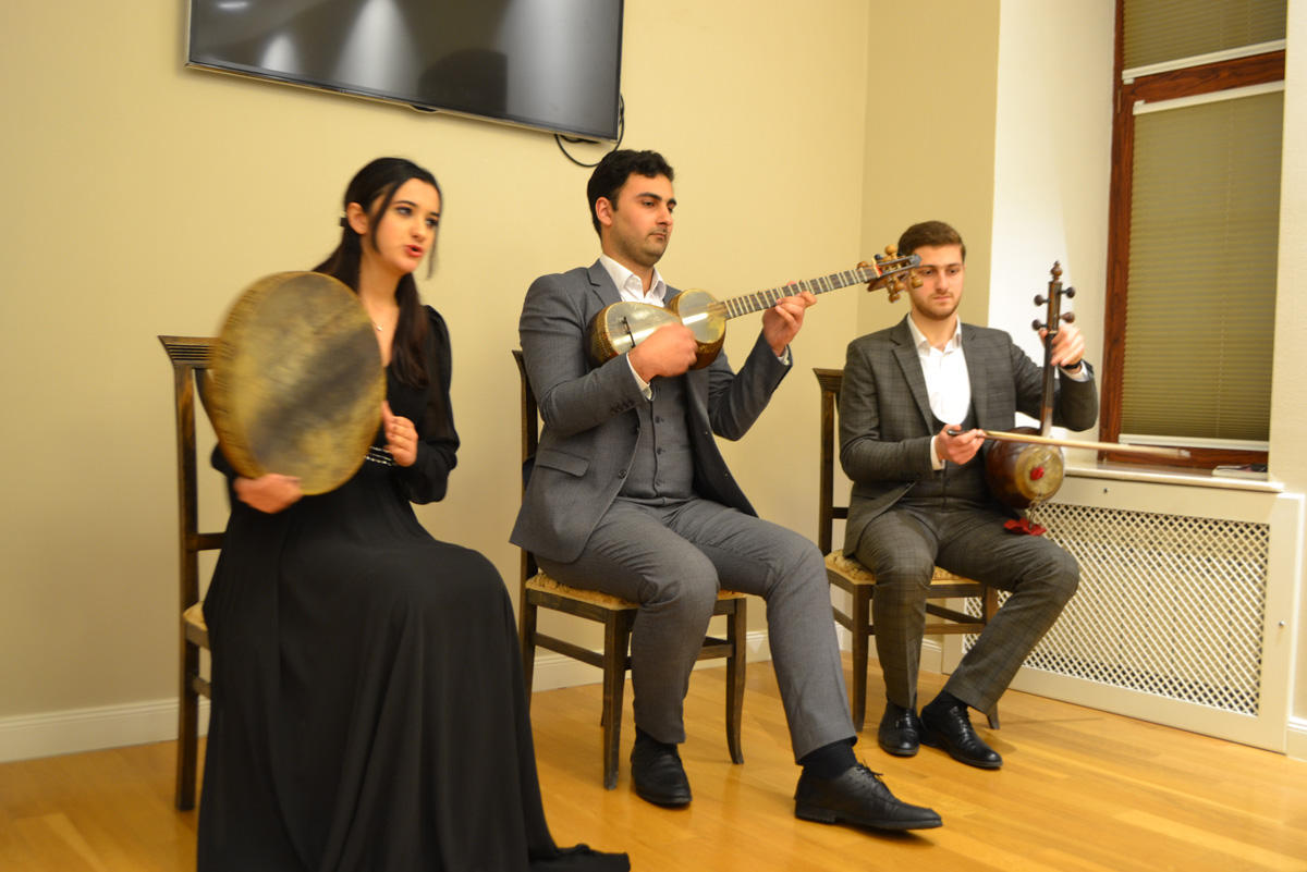 Музыку немецких классиков исполнили на народных азербайджанских инструментах (ФОТО)