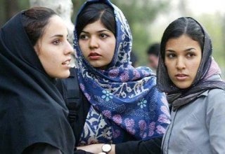 В Иране за женщинами без хиджабов будут следить "умные камеры"