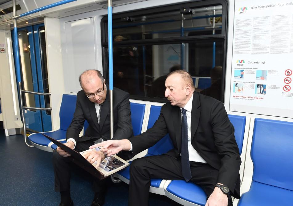 Prezident İlham Əliyev paytaxta gətirilən yeni metro qatarlarında yaradılan şəraitlə tanış olub (FOTO) (YENİLƏNİB)