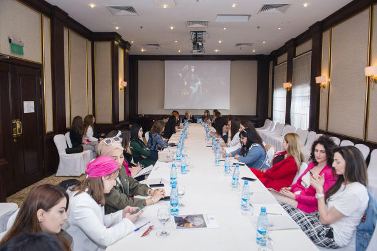 Baku Fashion Club “Azərbaycan dizaynerləri və estrada ulduzları” adlı yığıncaq keçirib (FOTO)