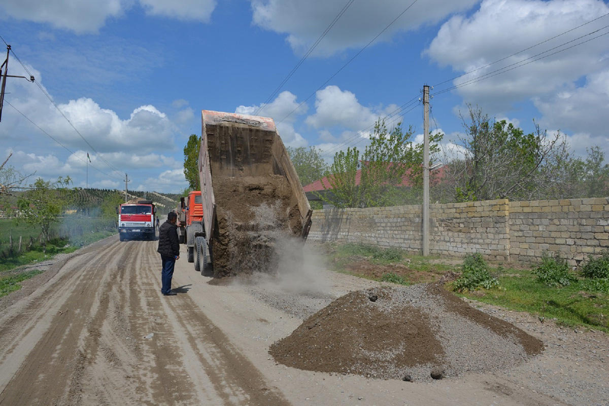 В Азербайджане реконструируются дороги, соединяющие прифронтовые села (ФОТО/ВИДЕО)