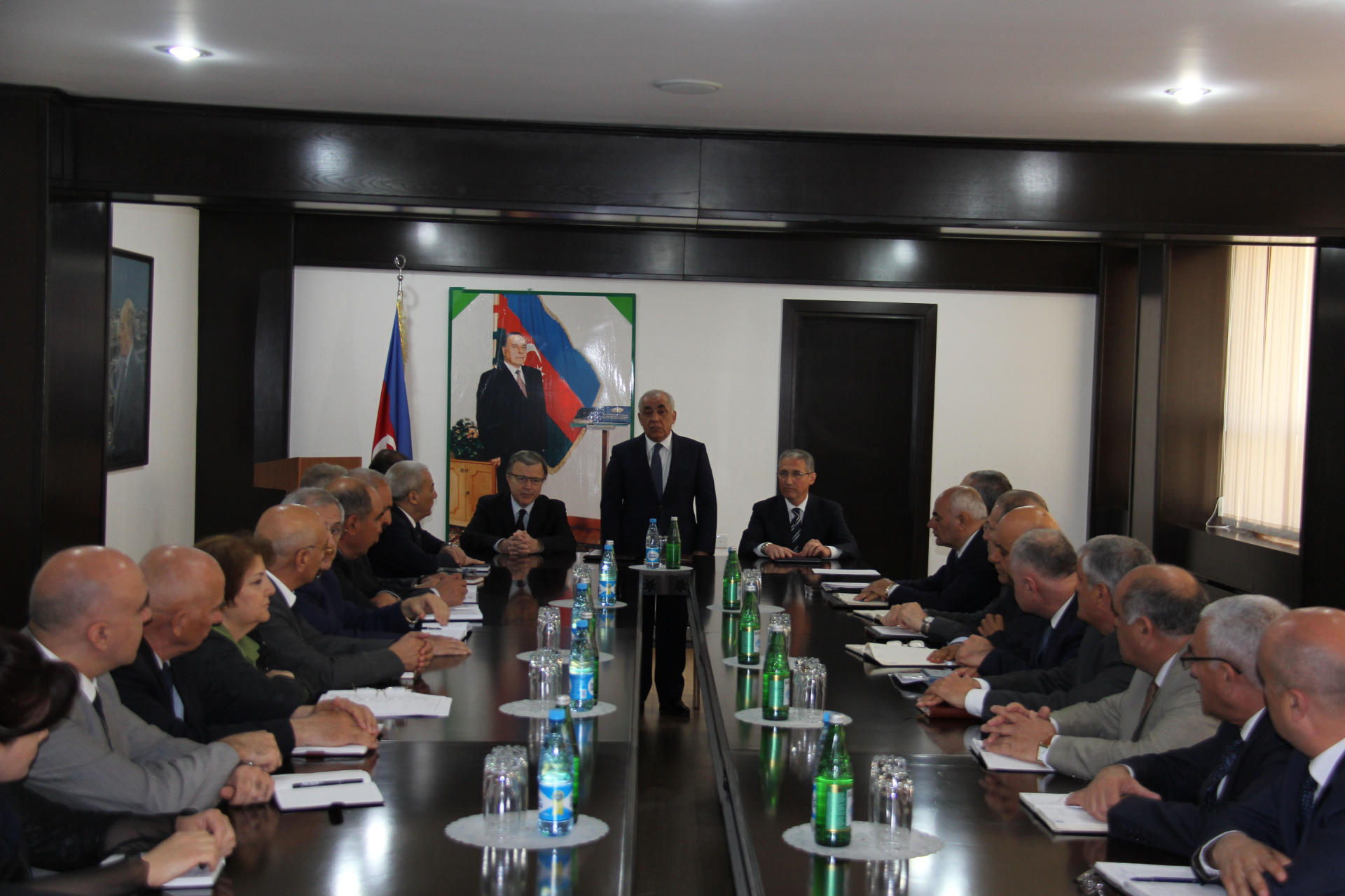 Azerbaijan’s new ecology, natural resources minister introduced to ministry’s staff (PHOTO)