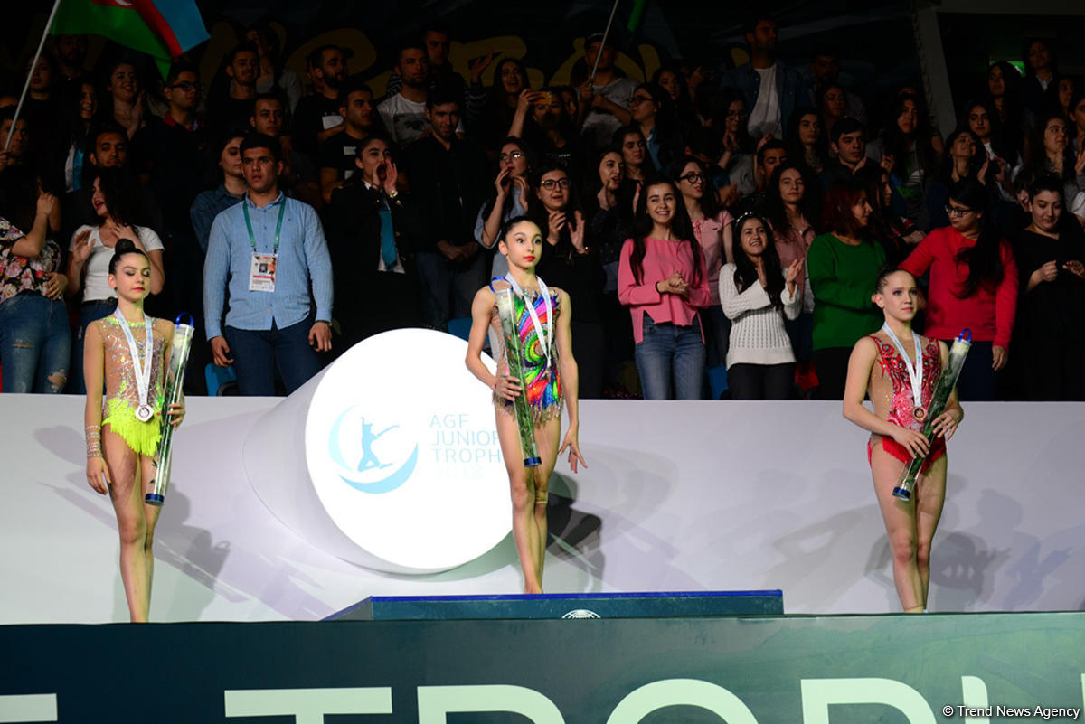 В Баку награждены призеры AGF Junior Trophy в упражнениях с булавами и лентой (ФОТО)