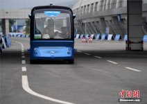В Китае испытали первый беспилотный пассажирский автобус (ФОТО)