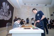 Лидеры мировых шахмат провели акцию в Шамкире (ФОТО)