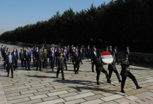 Президент Ильхам Алиев посетил мавзолей Мустафы Кемаля Ататюрка в Анкаре (ФОТО)