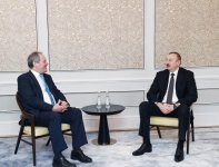 President Ilham Aliyev meets with British MPs (PHOTO)