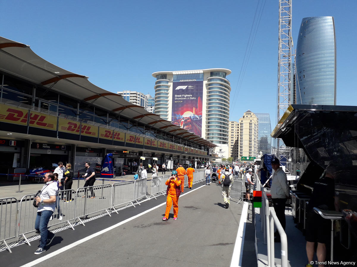 F1 fans walk track of 2018 Formula 1 Azerbaijan Grand Prix (PHOTO)