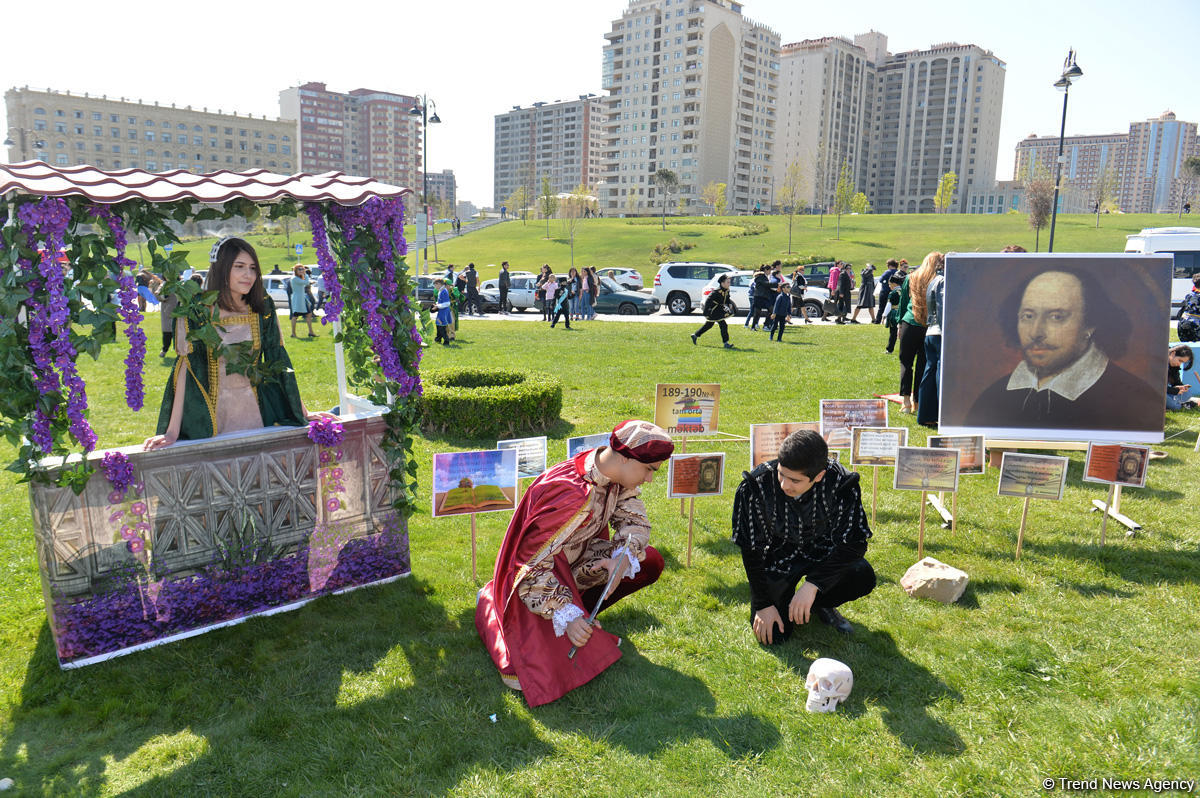 "День чтения" в парке Центра Гейдара Алиева стал большим праздником для любителей книг (ФОТО)