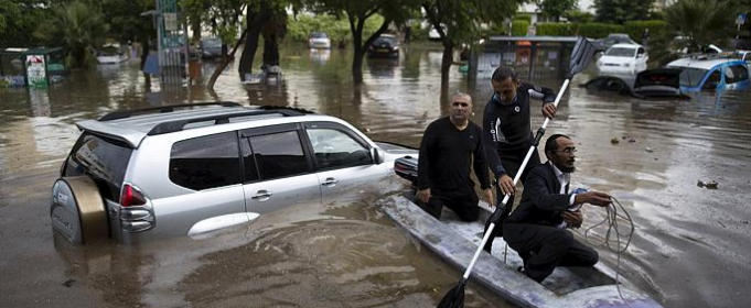 Intense floods around Israel, families evacuated by boats