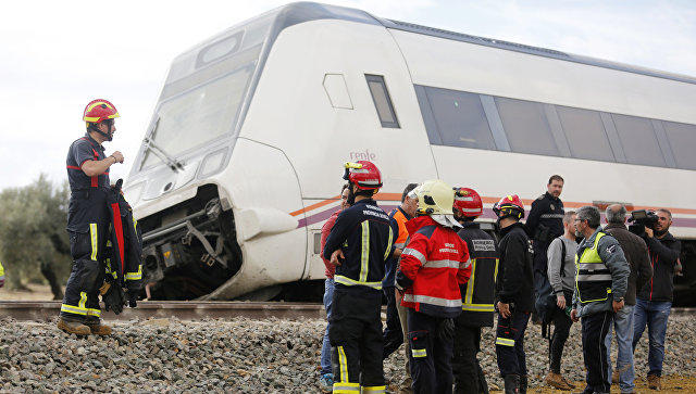 Nearly 50 people injured in northern Italy train collision