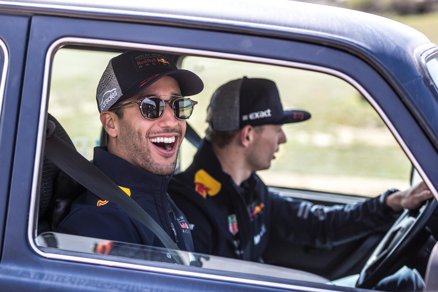 Пилоты Aston Martin Red Bull Racing провели необычную гонку в Гобустане (ВИДЕО, ФОТО)