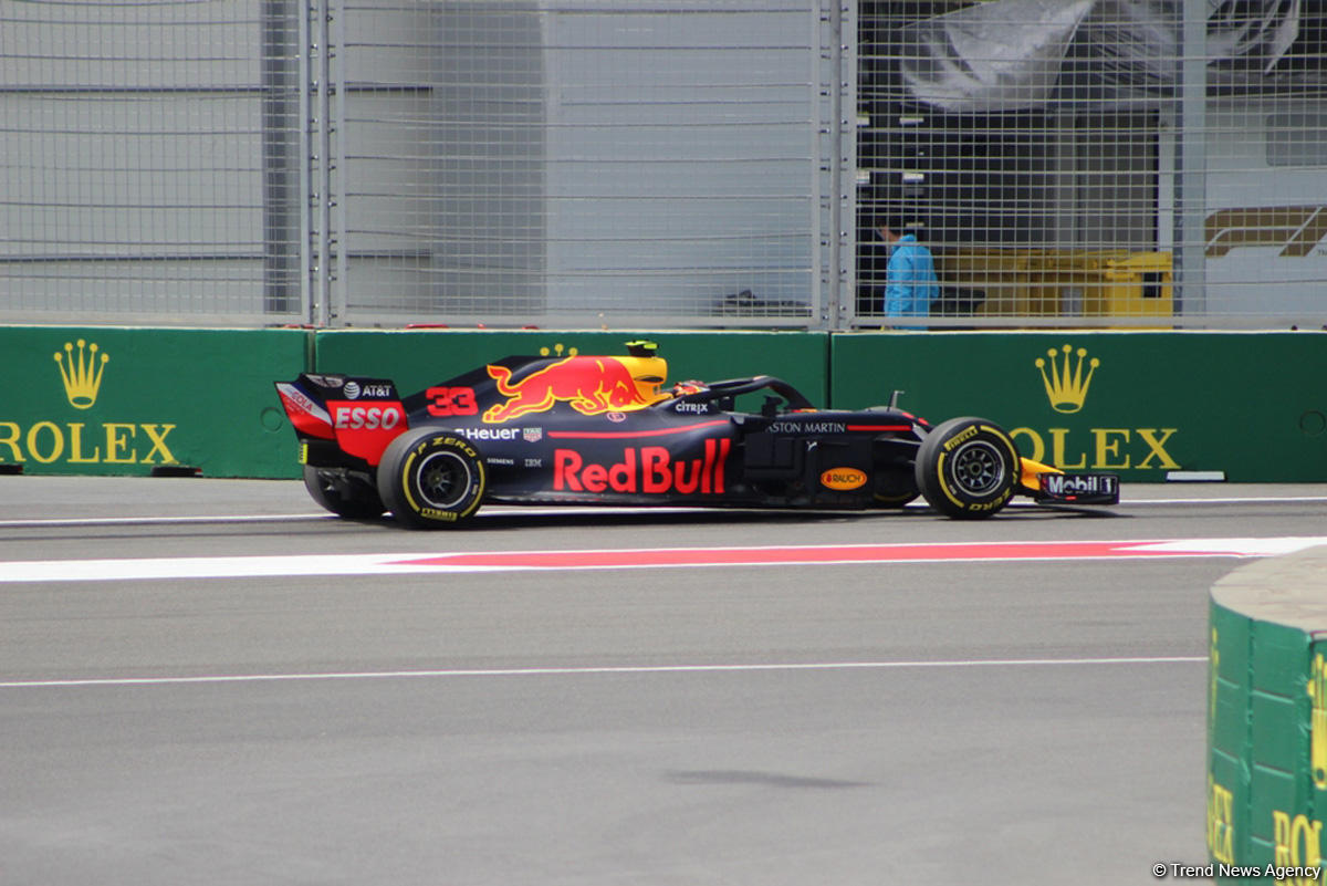 Пилот Red Bull Racing показал лучший результат на второй сессии свободных заездов Формулы 1