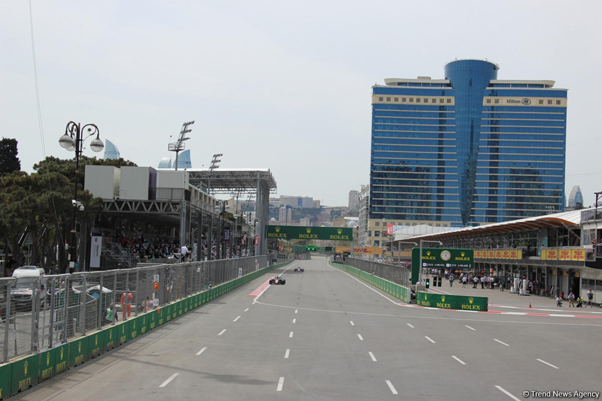 Bakıda Formula 1 yarışları başladı (FOTO)