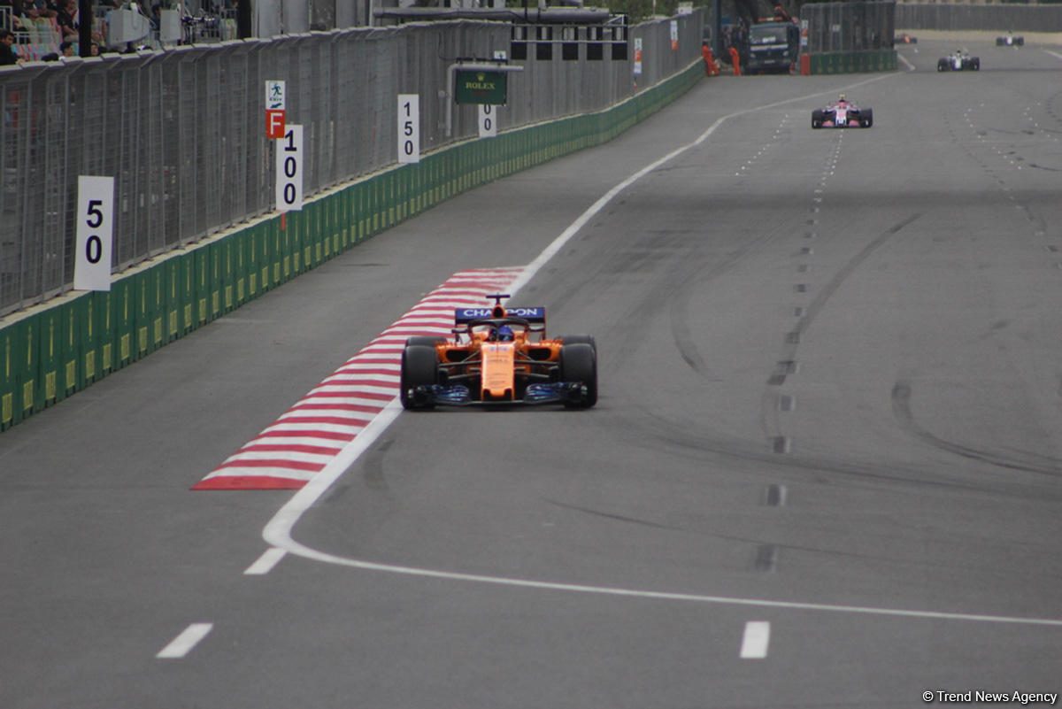 F1 final practice session ends in Baku (PHOTO)