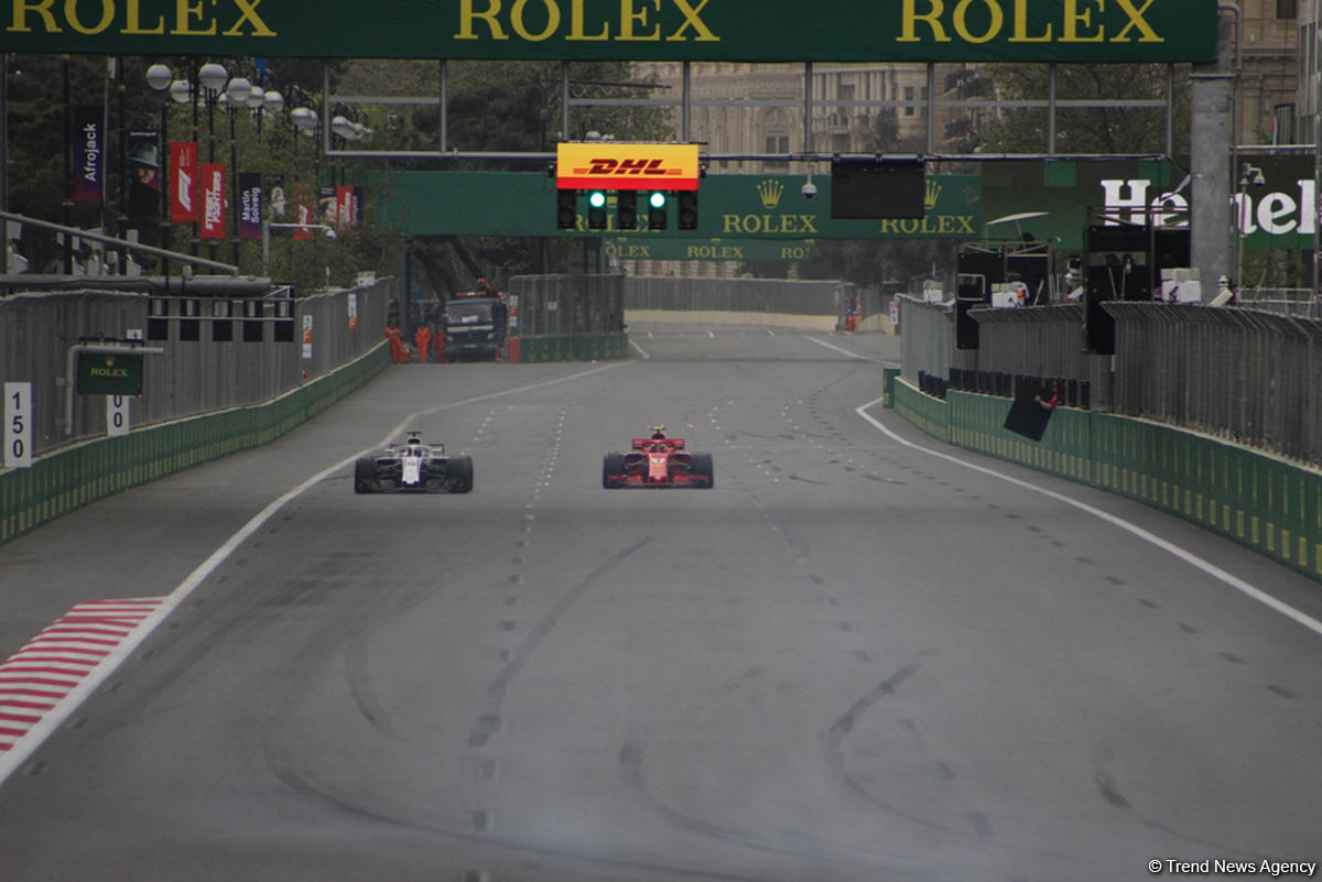 F1 final practice session ends in Baku (PHOTO)