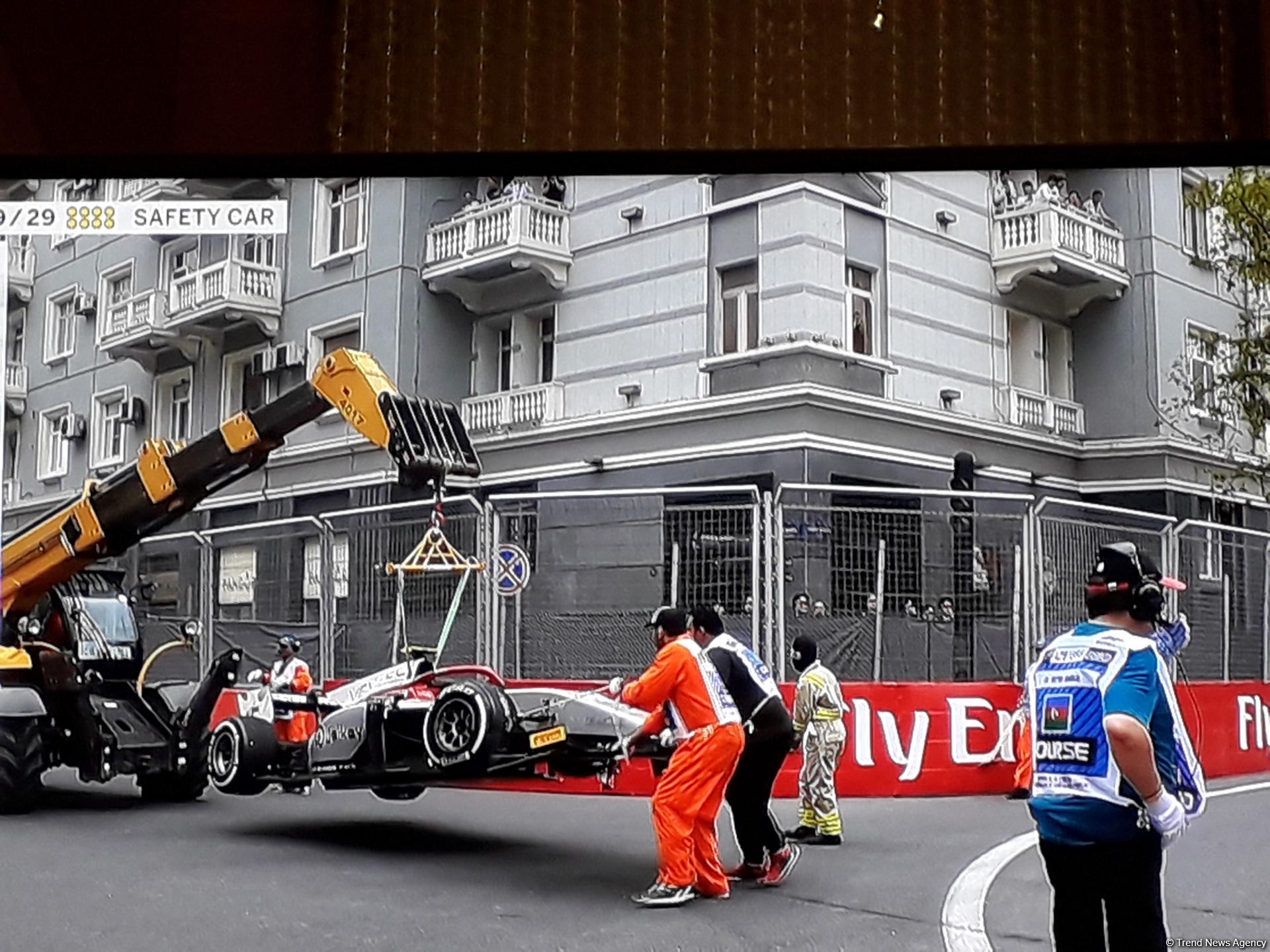 Bakıda Formula 2-nin birinci əsas yarışında İKİNCİ qəza baş verib (FOTO)