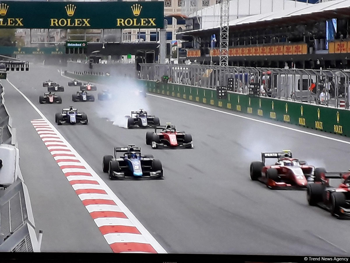 Dangerous moments of Formula 2 race in Baku (PHOTO)