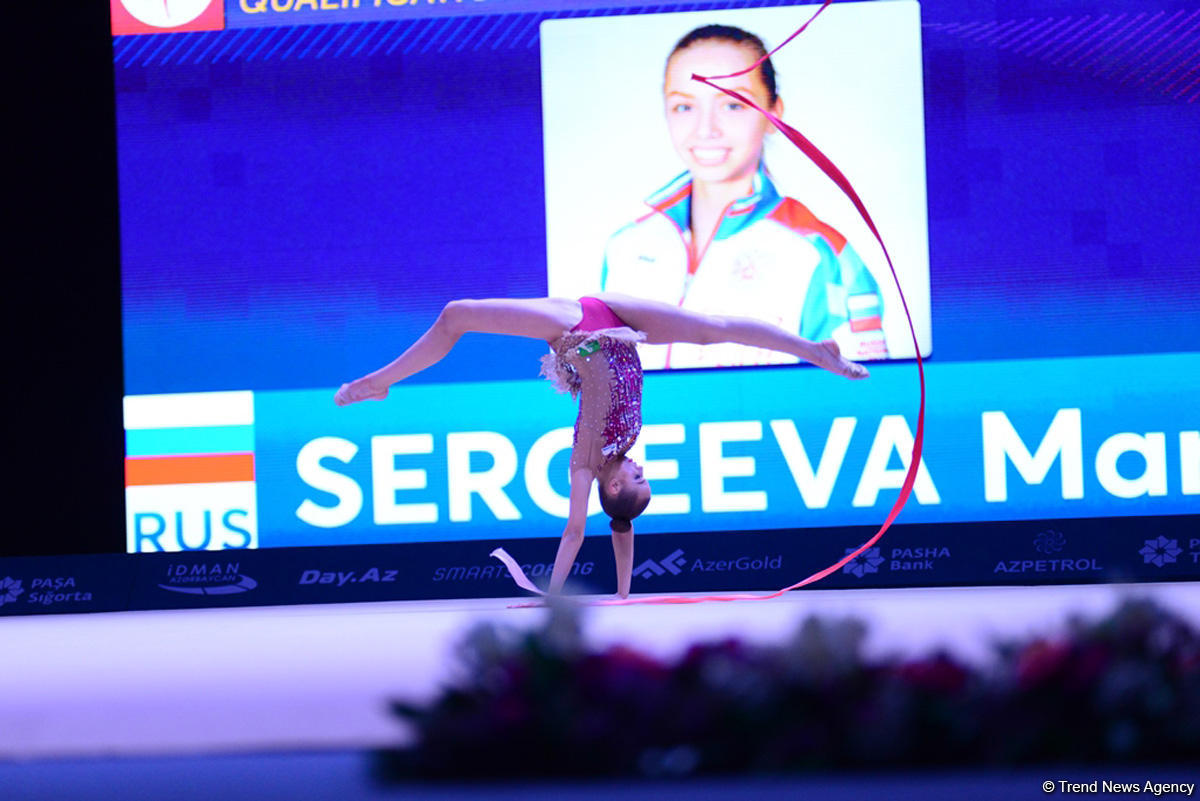 Bakıda bədii gimnastika üzrə Dünya Kubokunun ikinci yarış günündə ən gözəl məqamlar (FOTO)