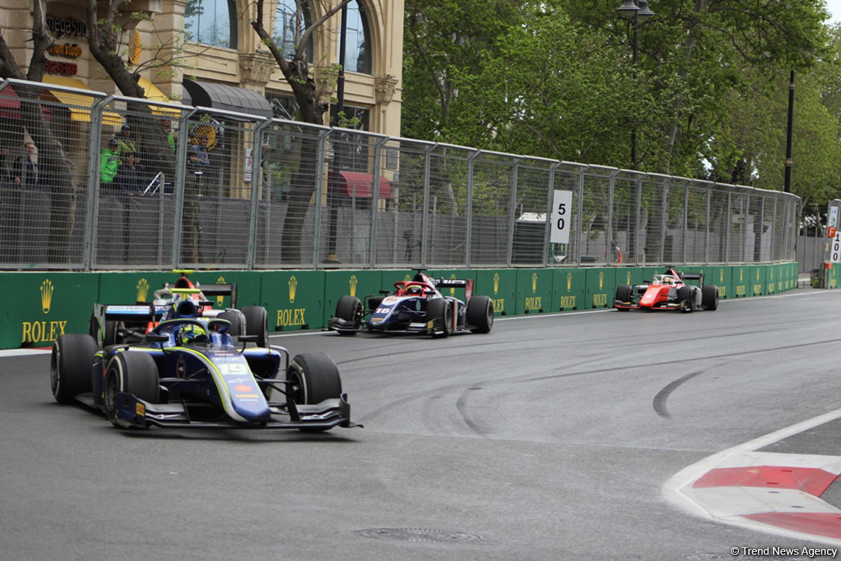 Определился победитель последней автогонки FIA Formula 2 в Баку (ФОТО)