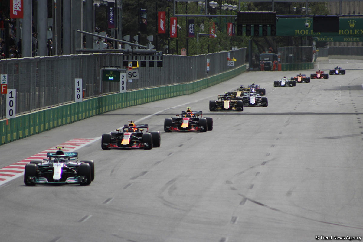 Команды, принявшие участие в Гран-при "Формулы 1", разъезжаются из Баку