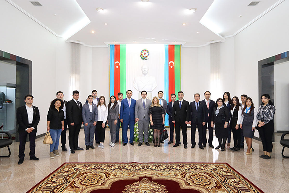 В Службе госбезопасности прошел "круглый стол" на тему "Гейдар Алиев и азербайджанская молодежь"(ФОТО)