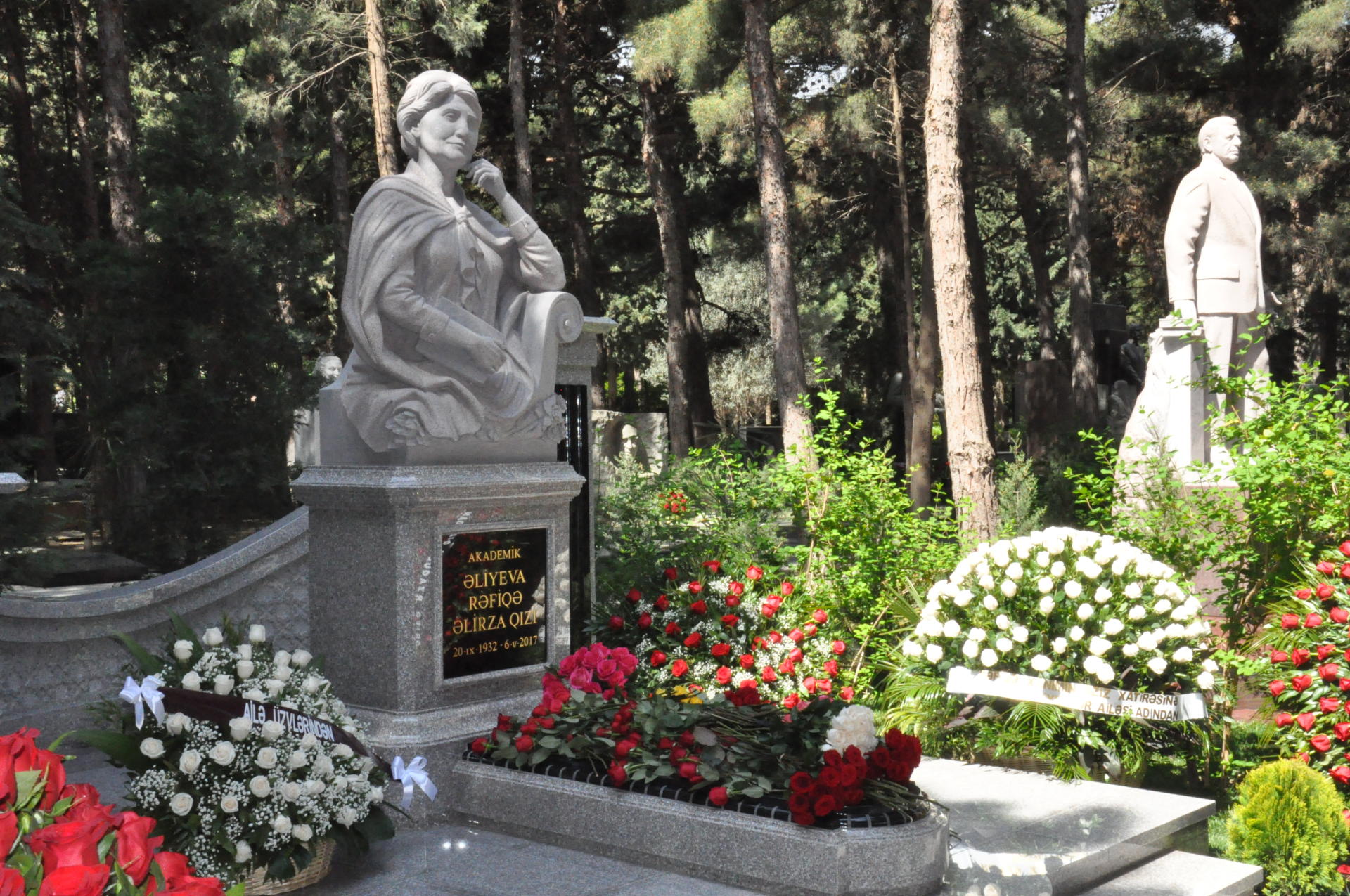 Состоялась церемония открытия комплекса надгробного памятника академику Рафиге Алиевой (ФОТО)
