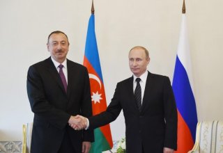 Azerbaijani, Russian presidents meet in expanded format, have working dinner