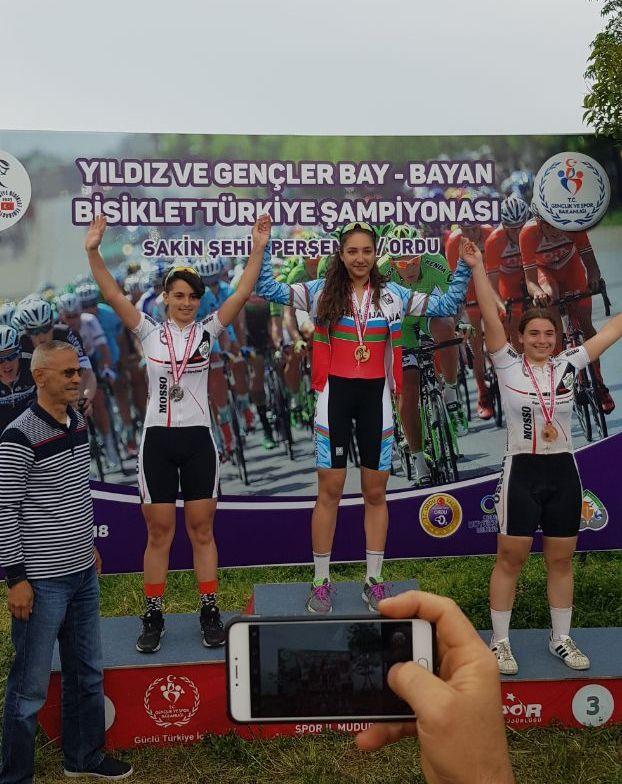 Azərbaycan velosipedçisi Türkiyədə çempion oldu (FOTO)
